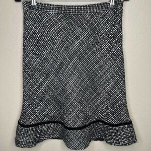 Gap Women's Black & White Wool Blend Knee Length Zip Up Trumpet Skirt Sz 4